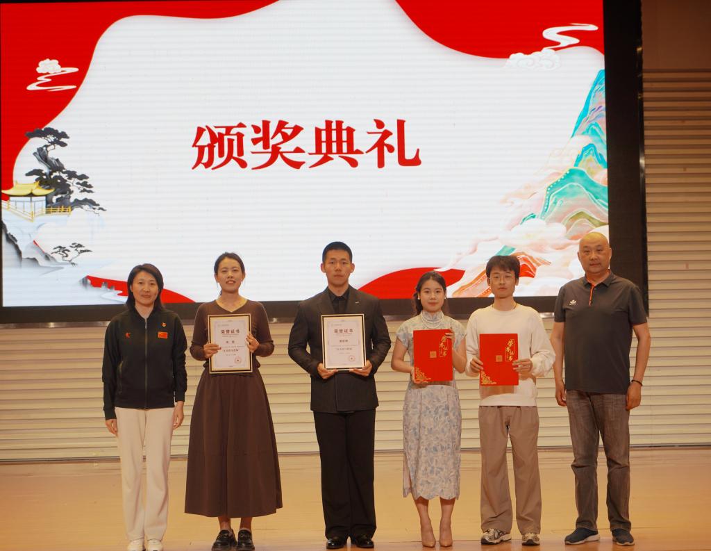 黑白体育APP下载